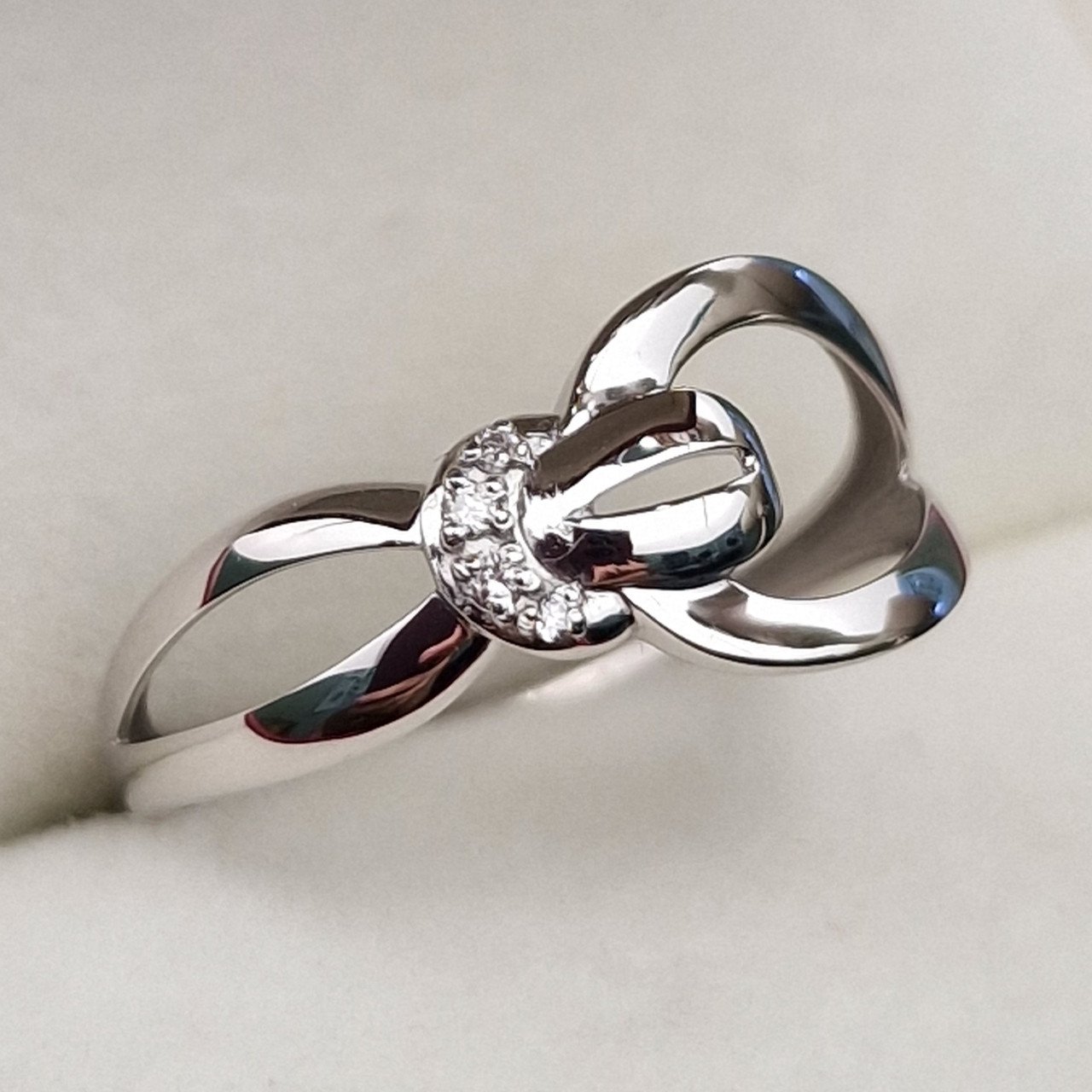Кольцо Deimantas 101102945 17,5р 1,41гр 0,023ct. купить,NaN