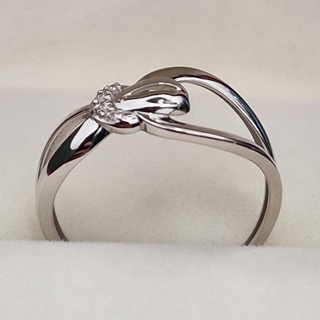 Кольцо Deimantas 101102945 17,5р 1,41гр 0,023ct. купить,NaN