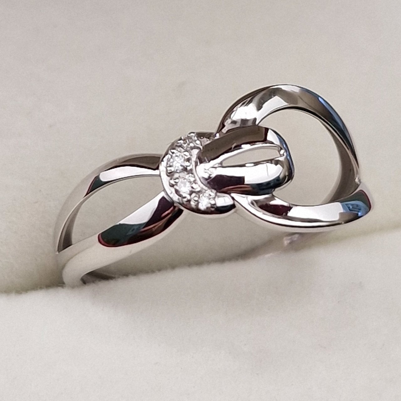Кольцо Deimantas 101102945 17,5р 1,41гр 0,023ct. купить,NaN