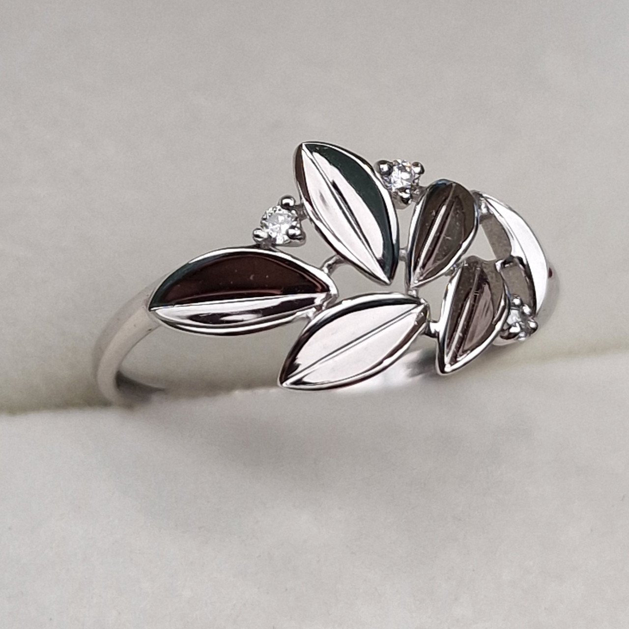 Кольцо Deimantas 101102968 17,5р 1,29гр 0,030ct. купить,NaN