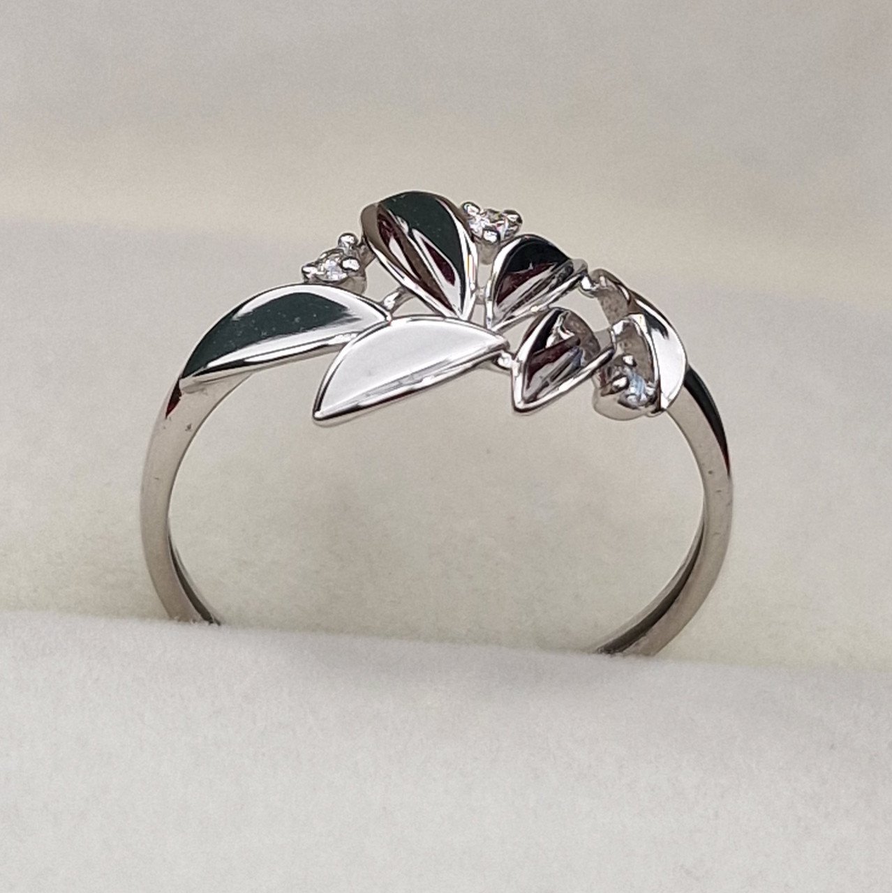 Кольцо Deimantas 101102968 17,5р 1,29гр 0,030ct. купить,NaN