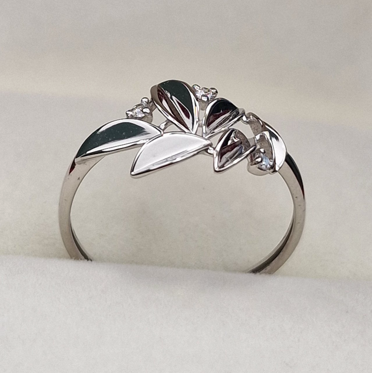 Кольцо Deimantas 101102968 17,5р 1,29гр 0,030ct. купить,NaN
