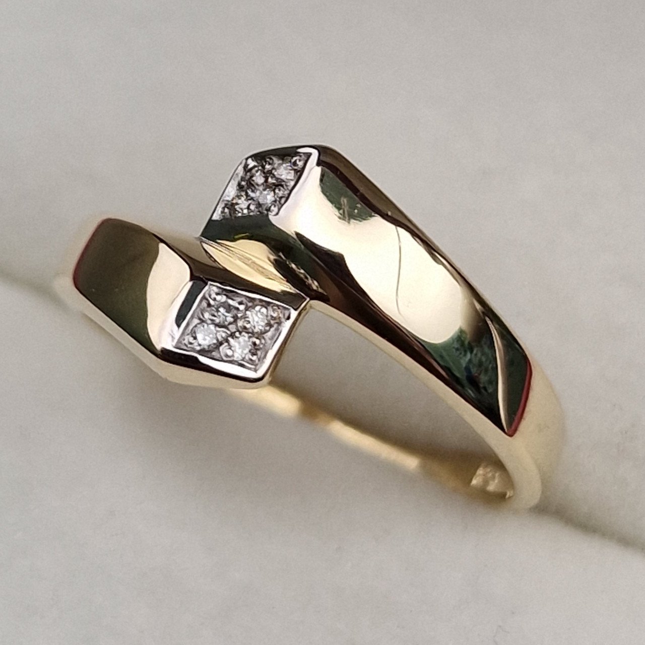 Кольцо Deimantas 101102990 17,5р 1,67гр 0,035ct. купить,NaN