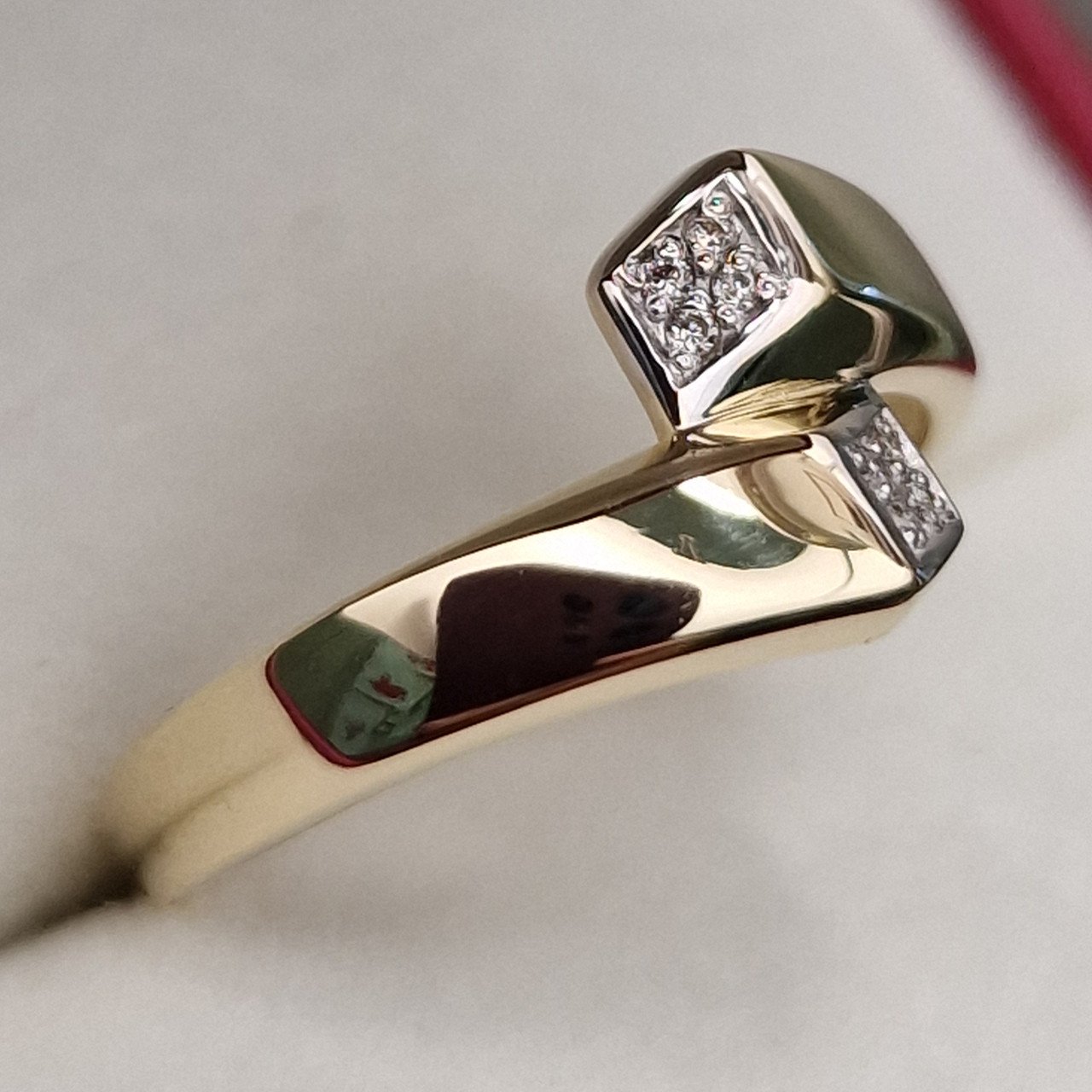 Кольцо Deimantas 101102990 17,5р 1,67гр 0,035ct. купить,NaN