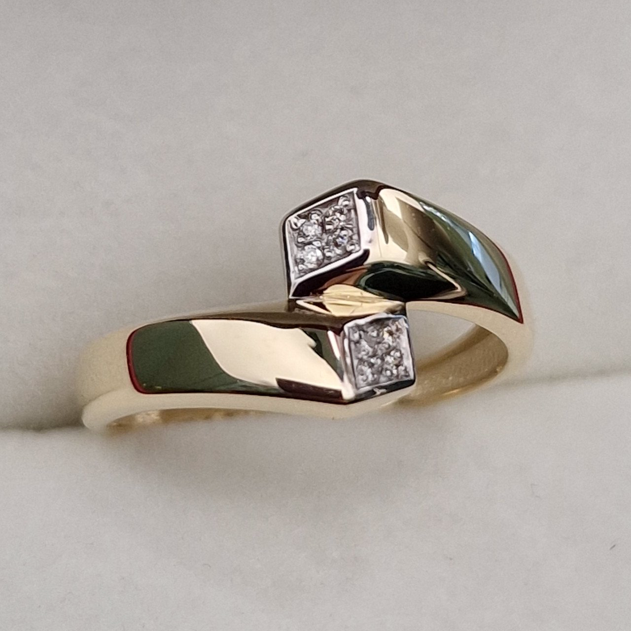 Кольцо Deimantas 101102990 17,5р 1,67гр 0,035ct. купить,NaN