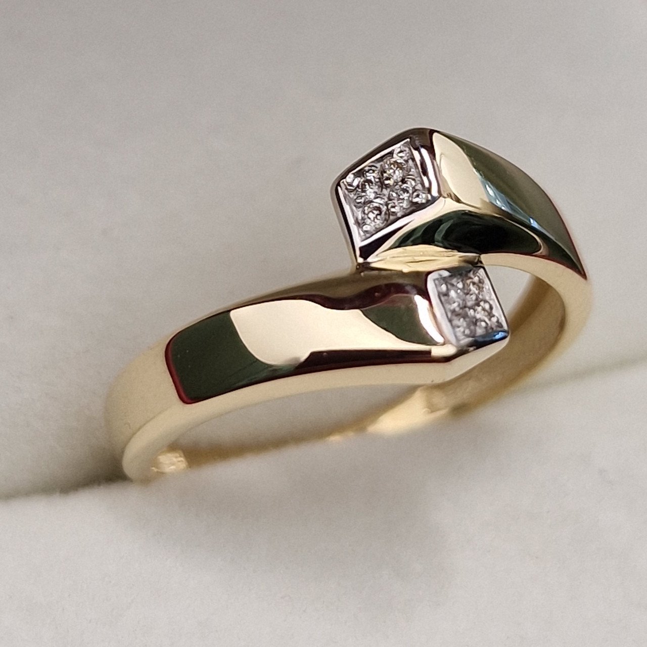 Кольцо Deimantas 101102990 17,5р 1,67гр 0,035ct. купить,NaN