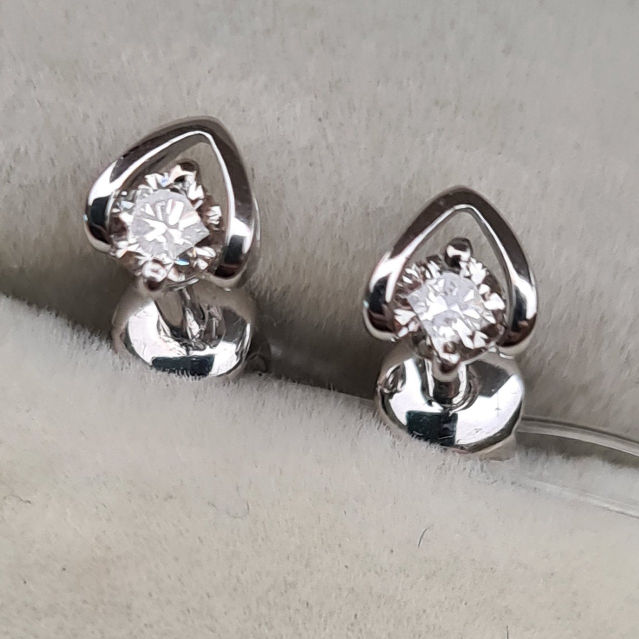 Серьги Deimantas 101103247 1,12гр 0,24ct. купить,NaN