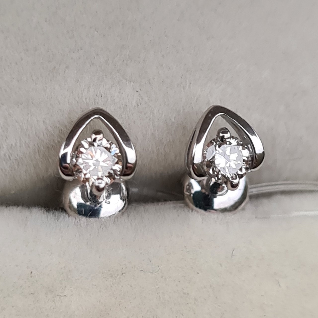 Серьги Deimantas 101103247 1,12гр 0,24ct. купить,NaN