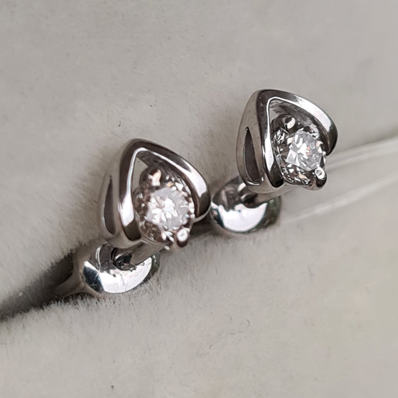 Серьги Deimantas 101103247 1,12гр 0,24ct. купить,NaN