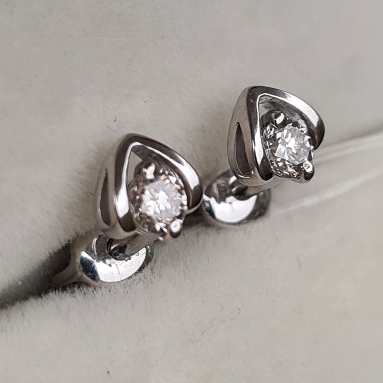 Серьги Deimantas 101103247 1,12гр 0,24ct. купить,NaN
