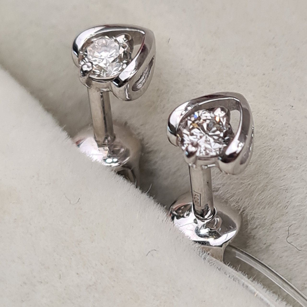 Серьги Deimantas 101103247 1,12гр 0,24ct. купить,NaN
