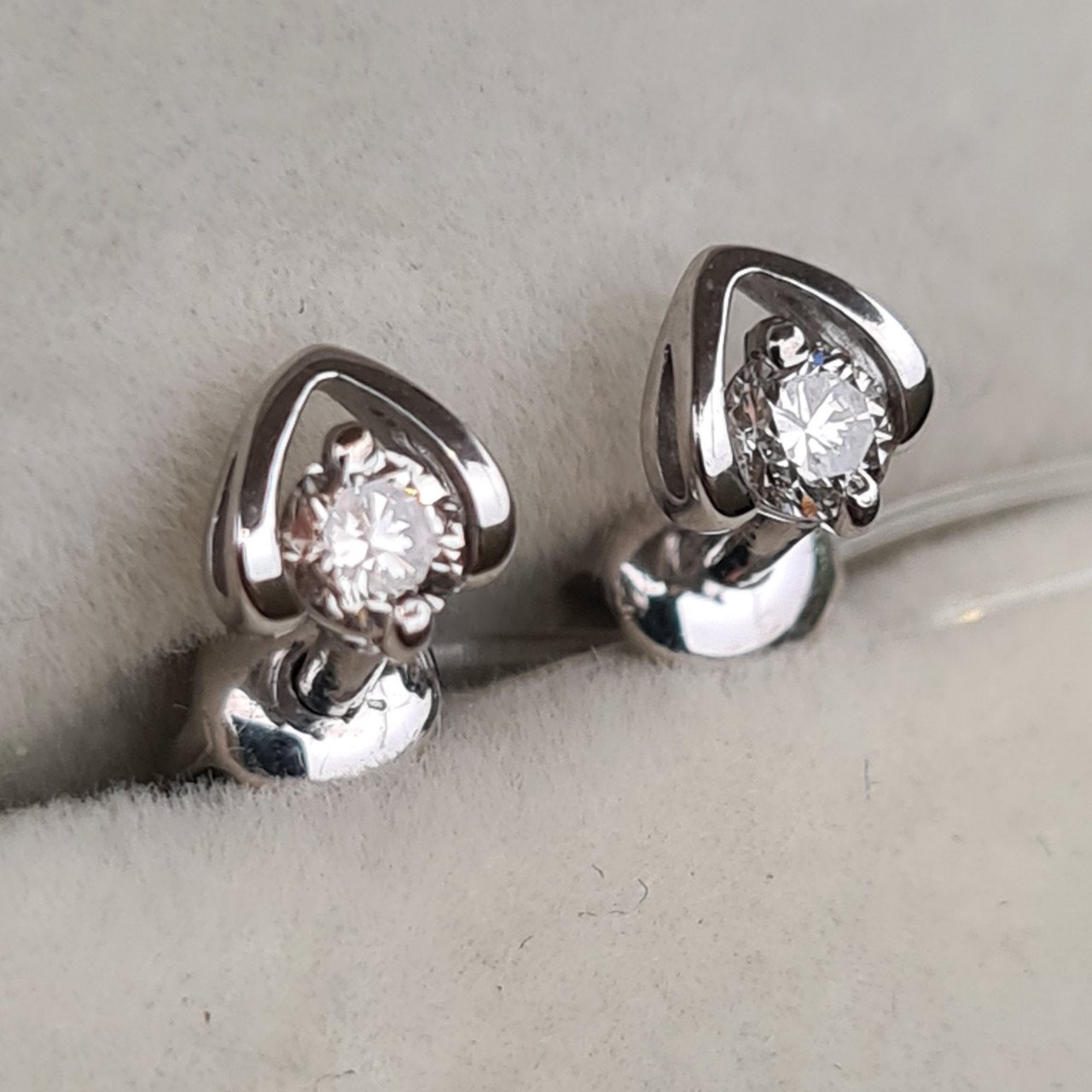 Серьги Deimantas 101103247 1,12гр 0,24ct. купить,NaN