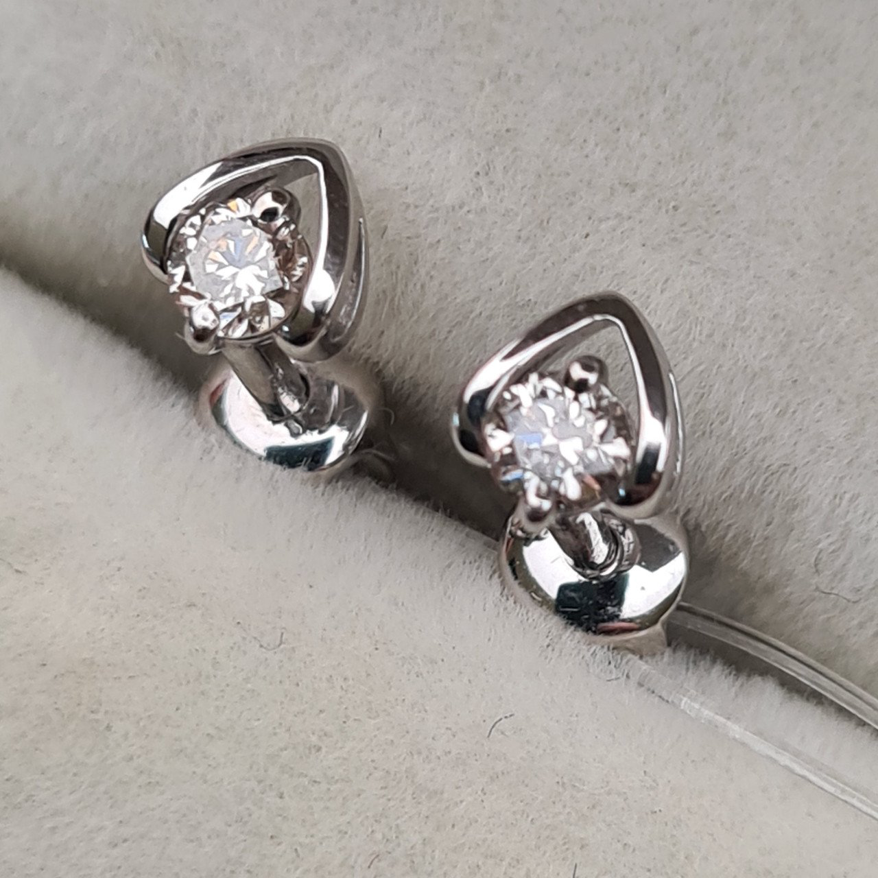 Серьги Deimantas 101103252 1,11гр 0,25ct. купить,NaN