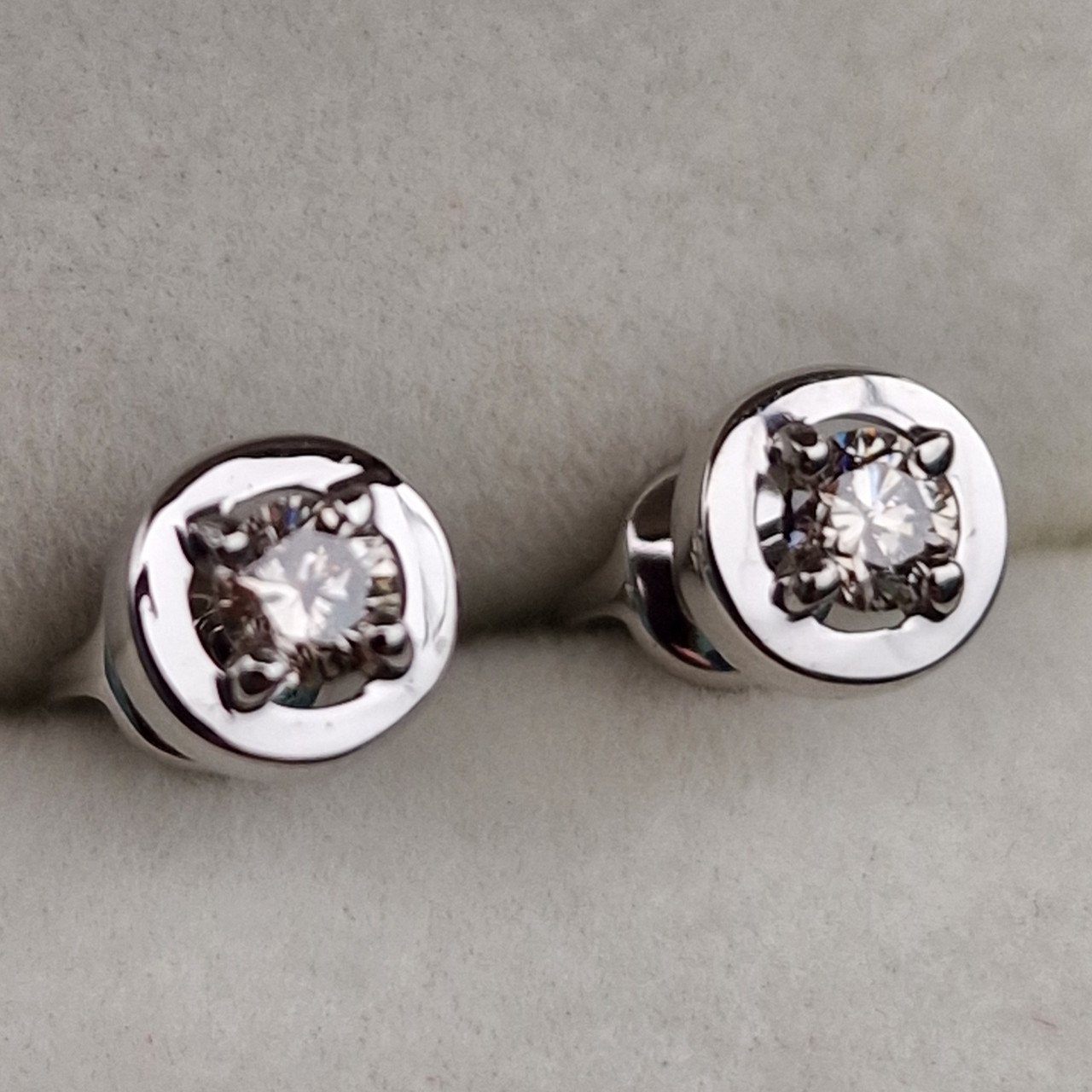 Серьги Deimantas 101103255 1,21гр 0,25ct. купить,NaN