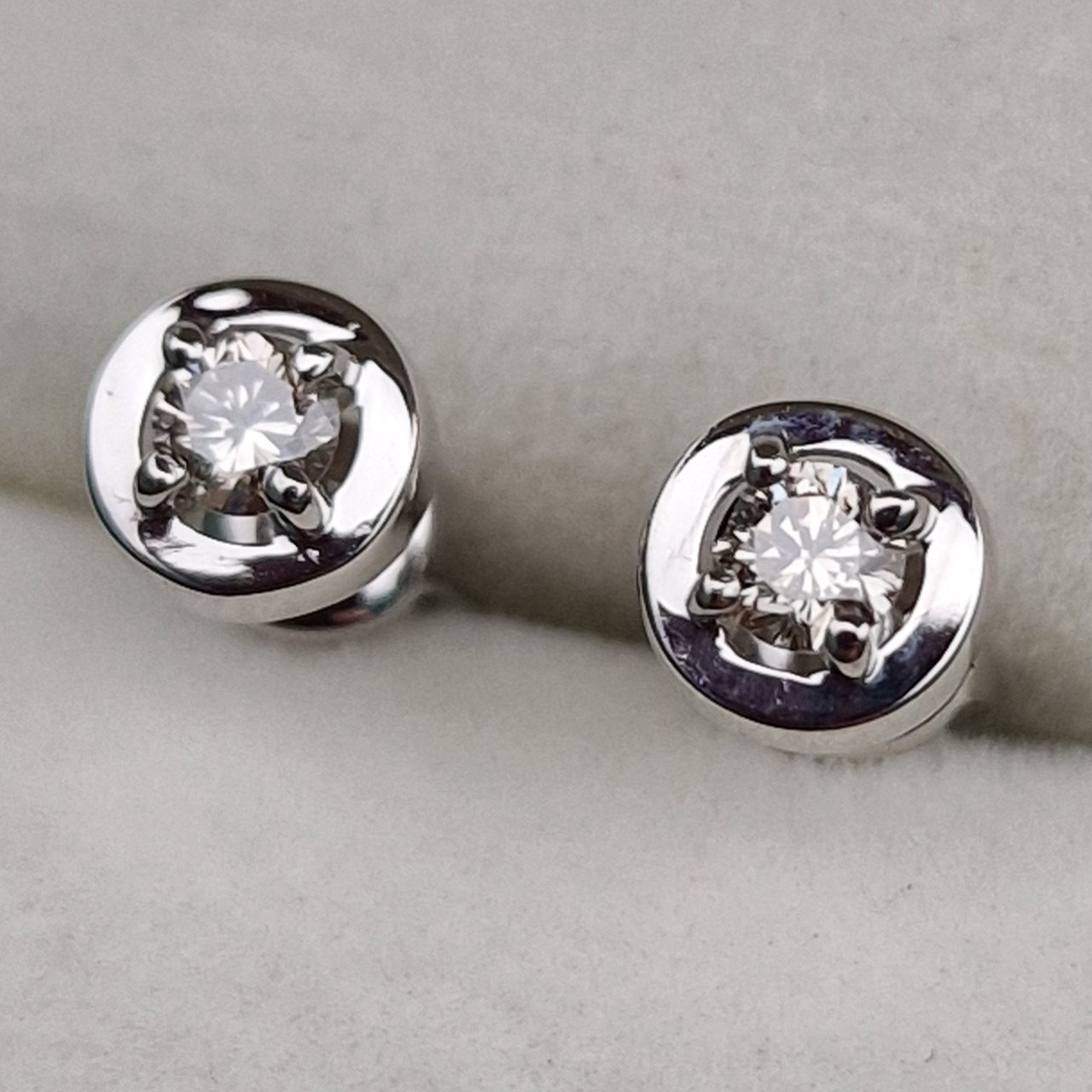 Серьги Deimantas 101103261 1,21гр 0,24ct. купить,NaN
