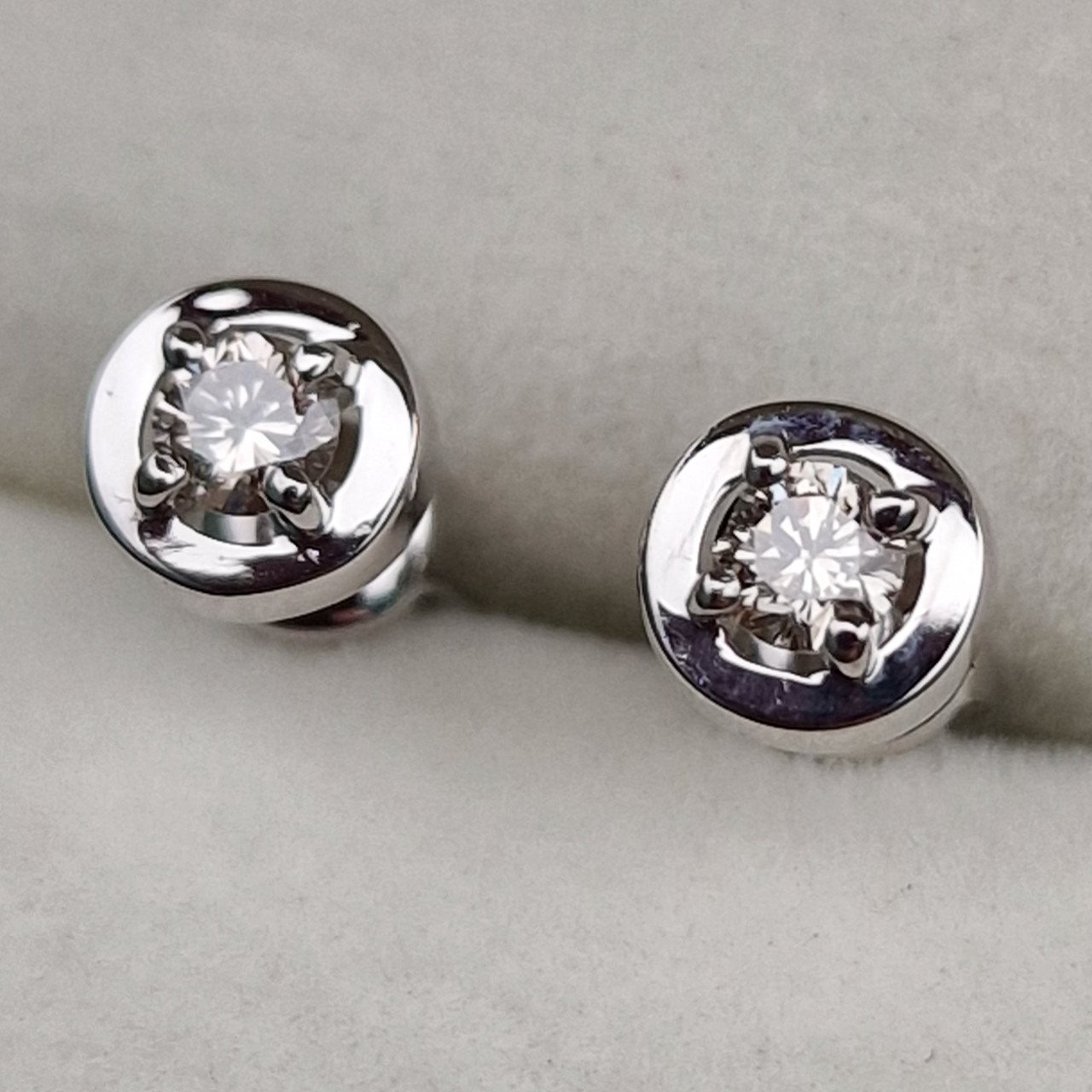 Серьги Deimantas 101103261 1,21гр 0,24ct. купить,NaN