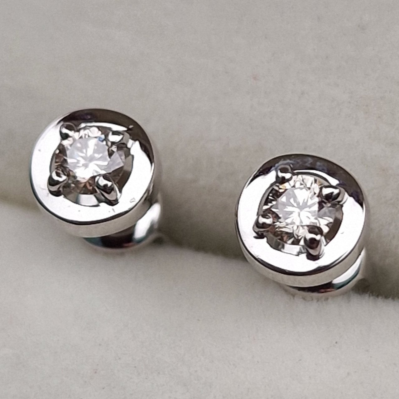 Серьги Deimantas 101103261 1,21гр 0,24ct. купить,NaN