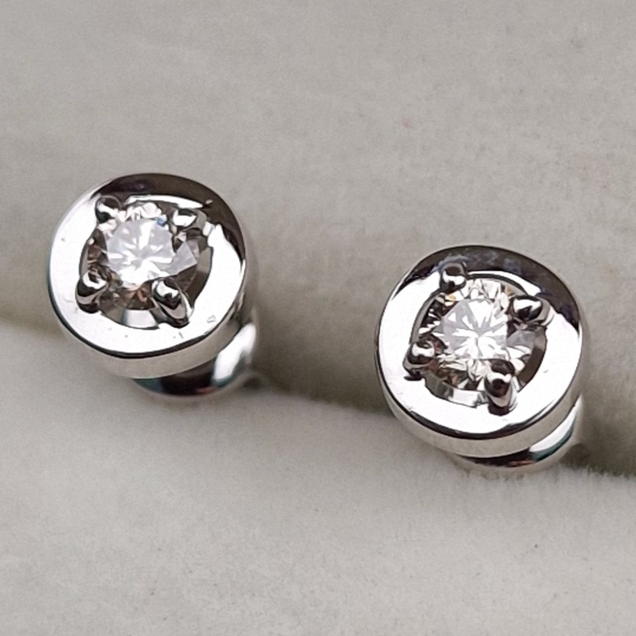 Серьги Deimantas 101103261 1,21гр 0,24ct. купить,NaN