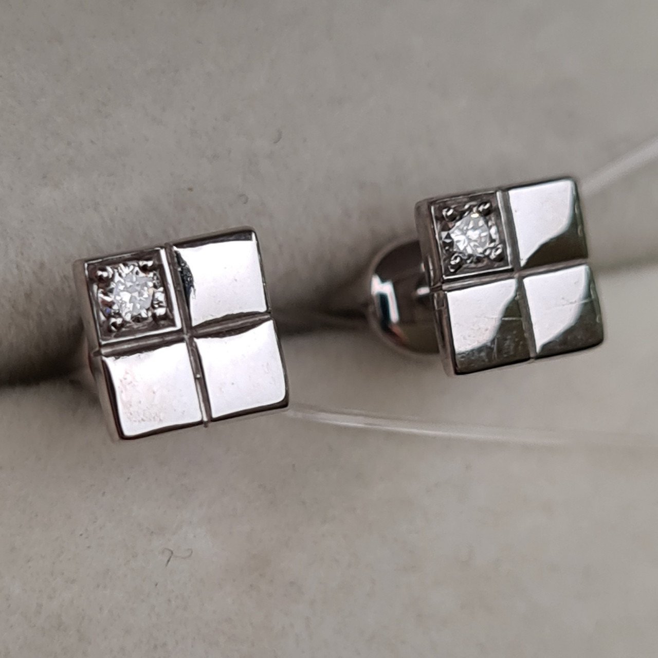 Серьги Deimantas 101103272 1,09гр 0,047ct. купить,NaN