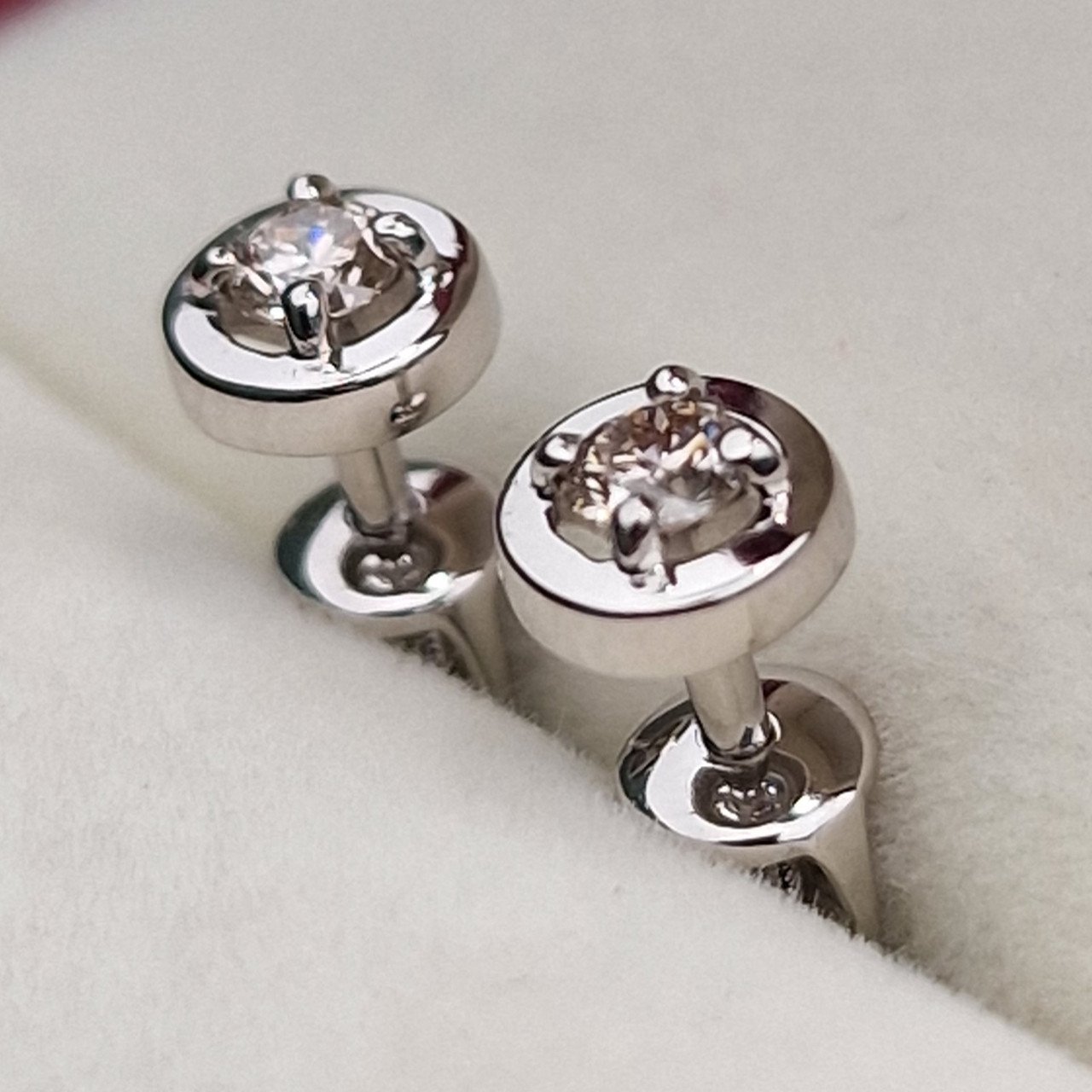 Серьги Deimantas 101103261 1,21гр 0,24ct. купить,NaN