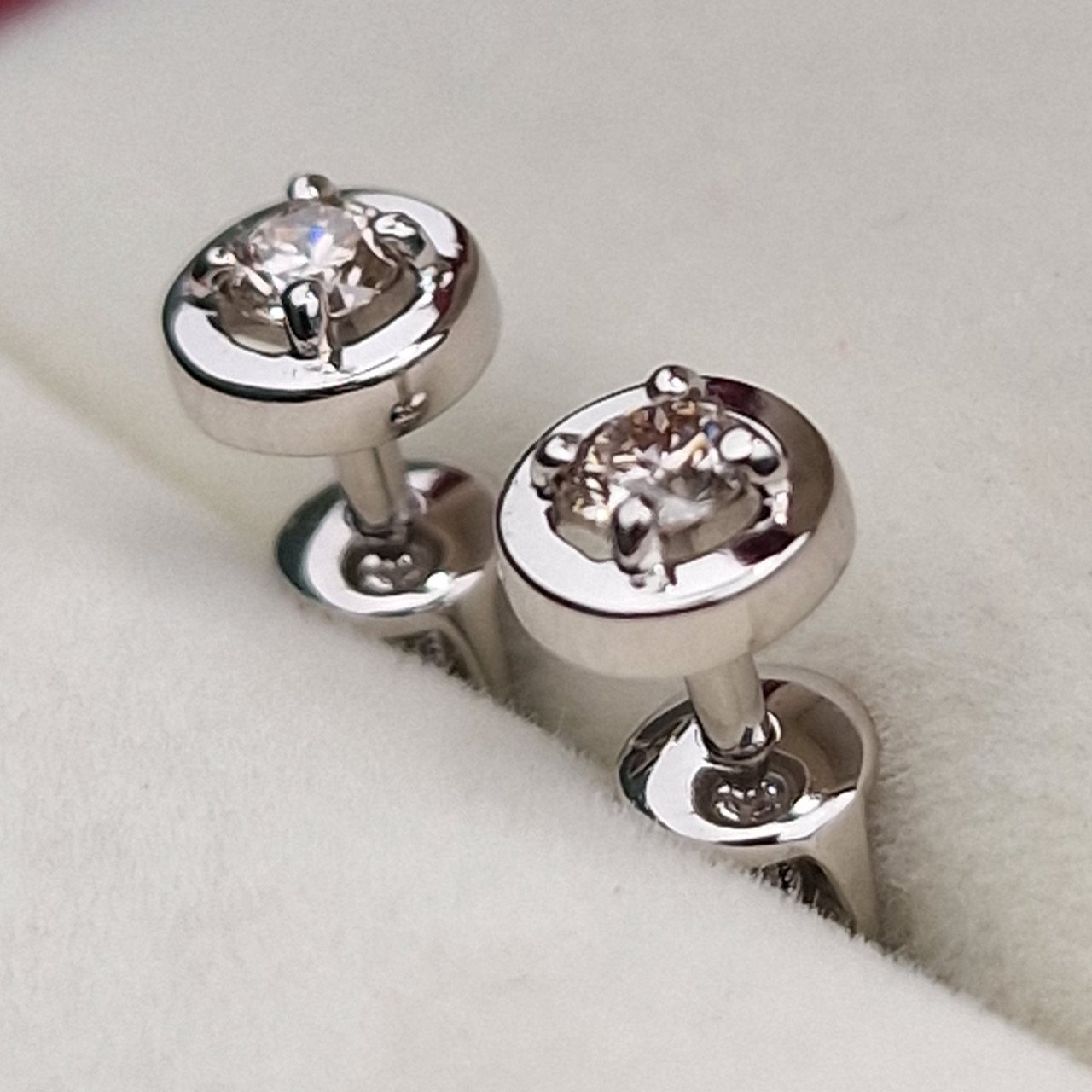 Серьги Deimantas 101103261 1,21гр 0,24ct. купить,NaN