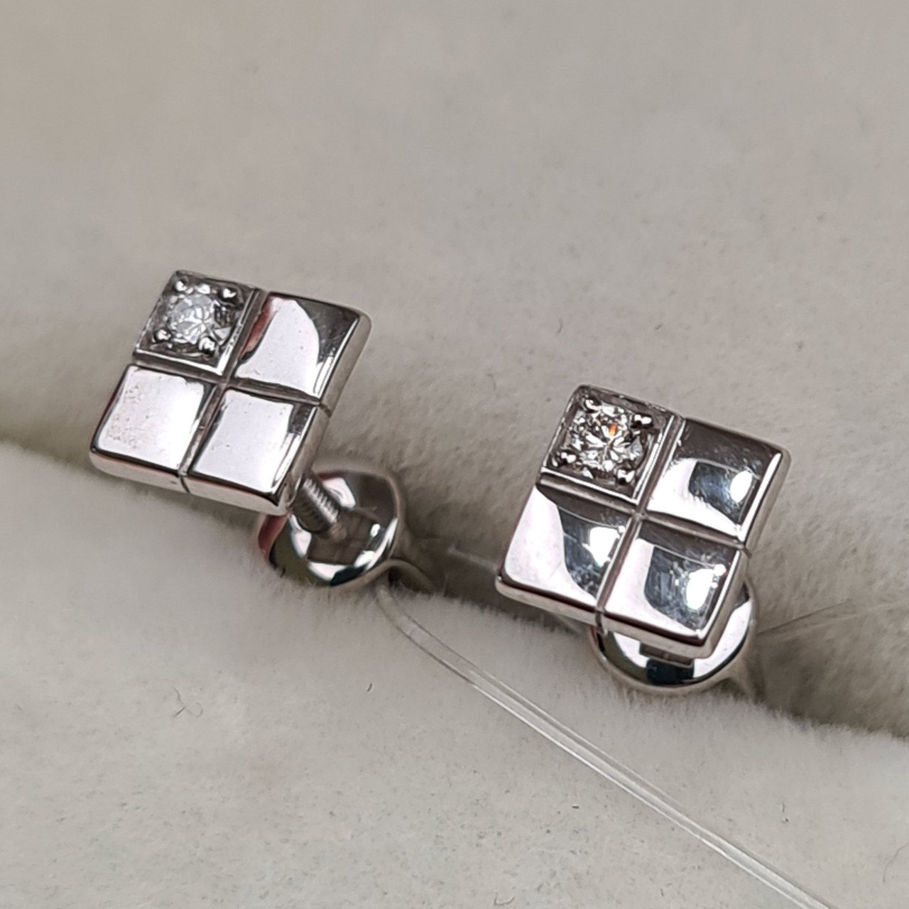 Серьги Deimantas 101103272 1,09гр 0,047ct. купить,NaN