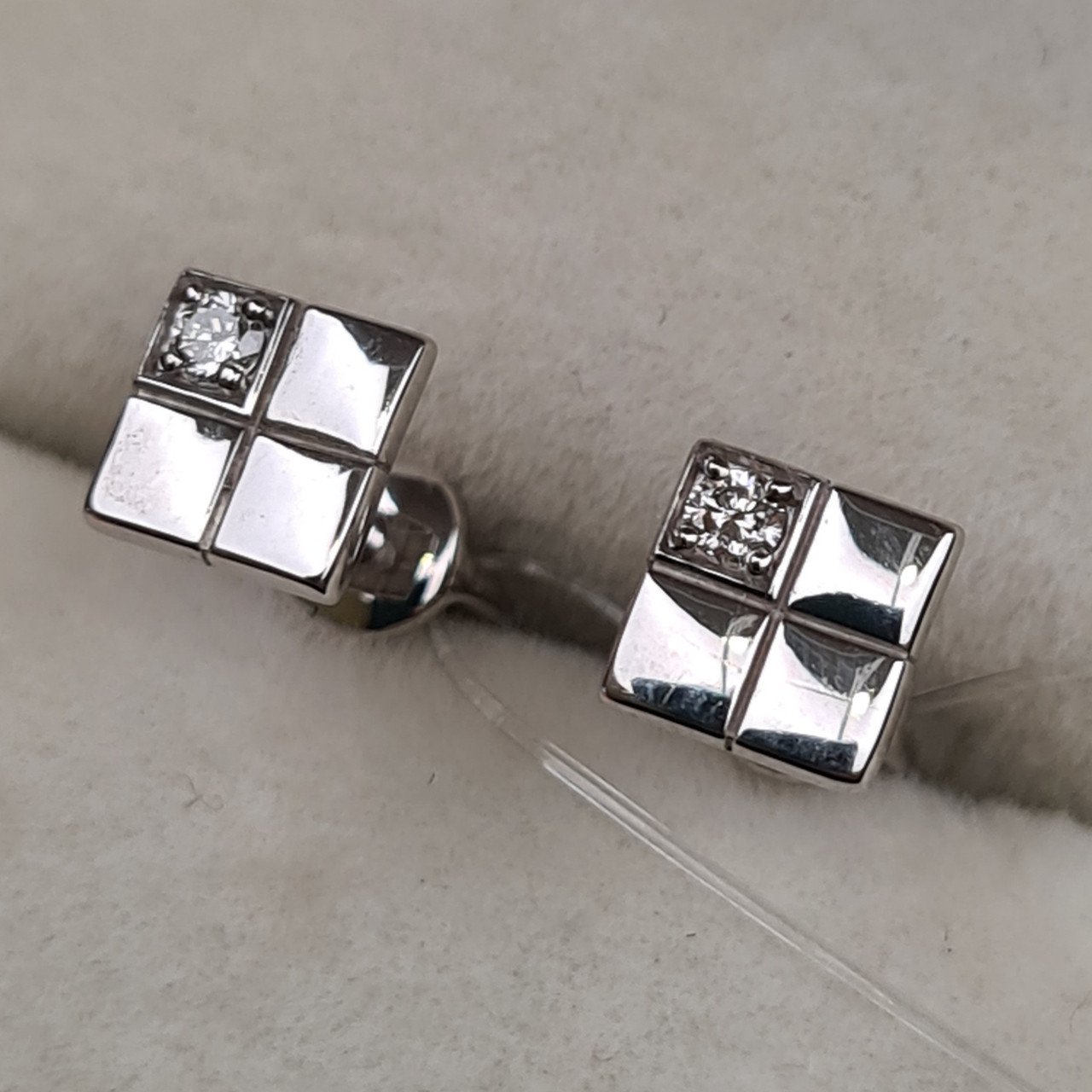 Серьги Deimantas 101103272 1,09гр 0,047ct. купить,NaN