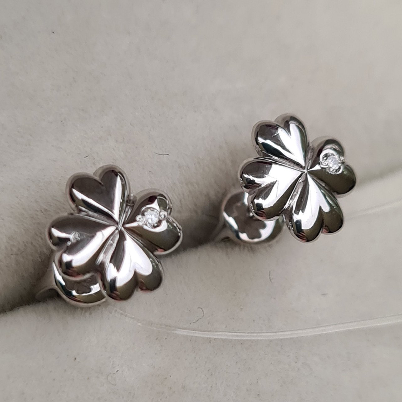 Серьги Deimantas 101103264 1,21гр 0,018ct. купить,NaN