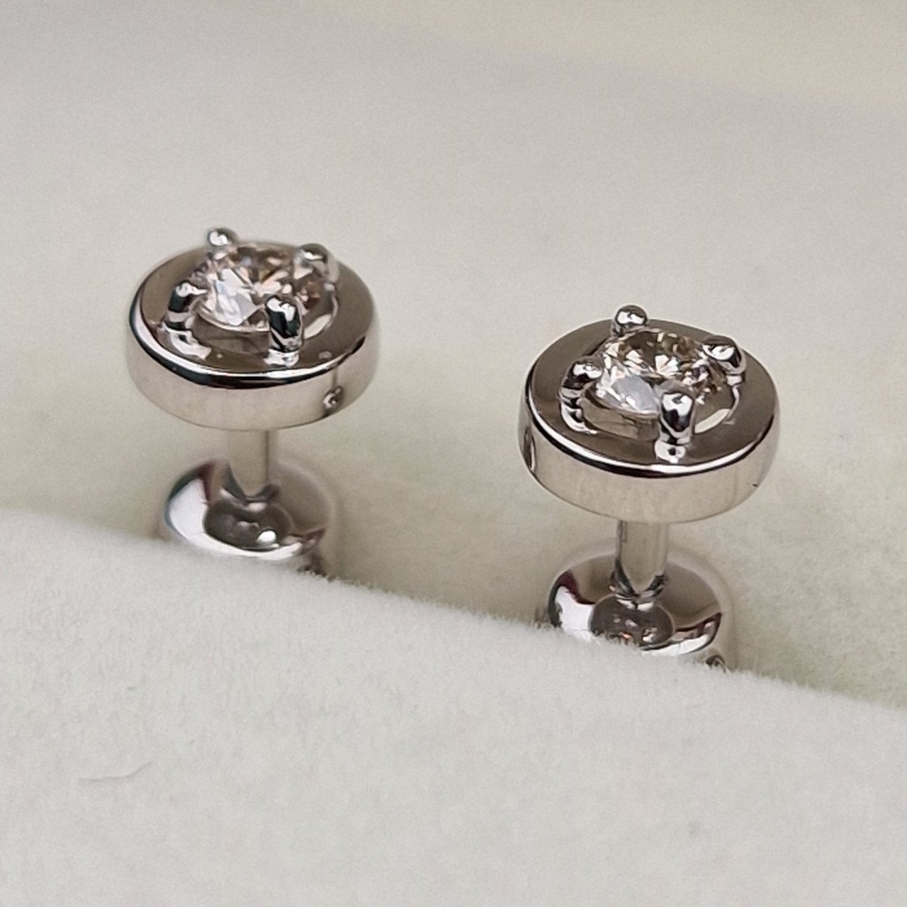 Серьги Deimantas 101103261 1,21гр 0,24ct. купить,NaN