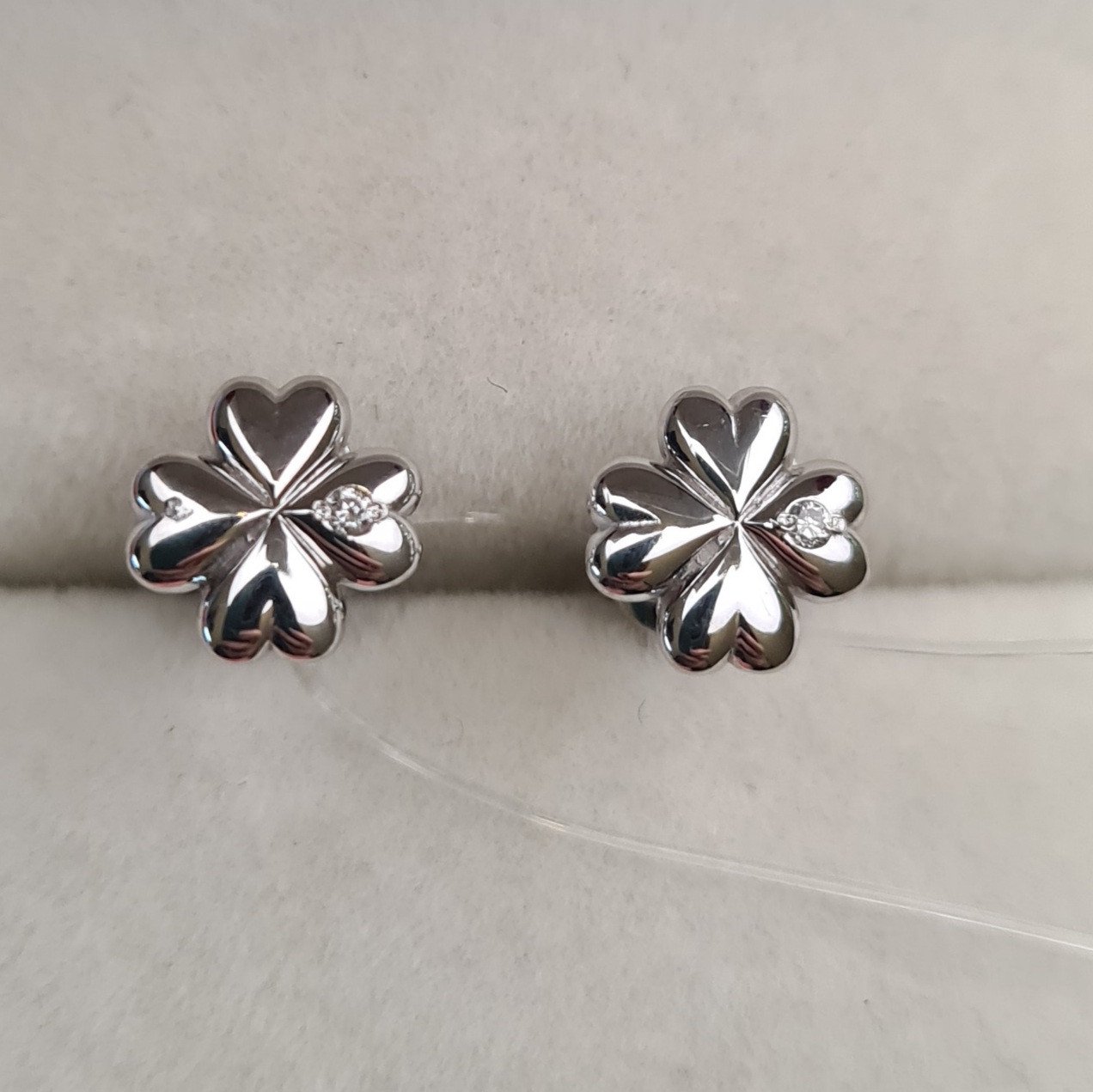 Серьги Deimantas 101103264 1,21гр 0,018ct. купить,NaN