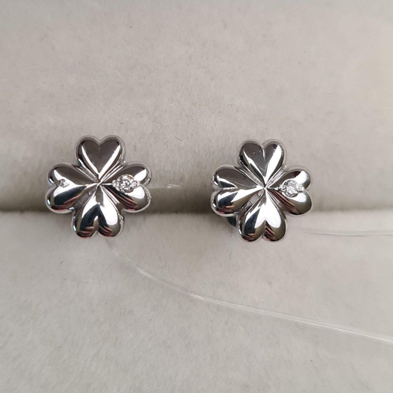 Серьги Deimantas 101103264 1,21гр 0,018ct. купить,NaN