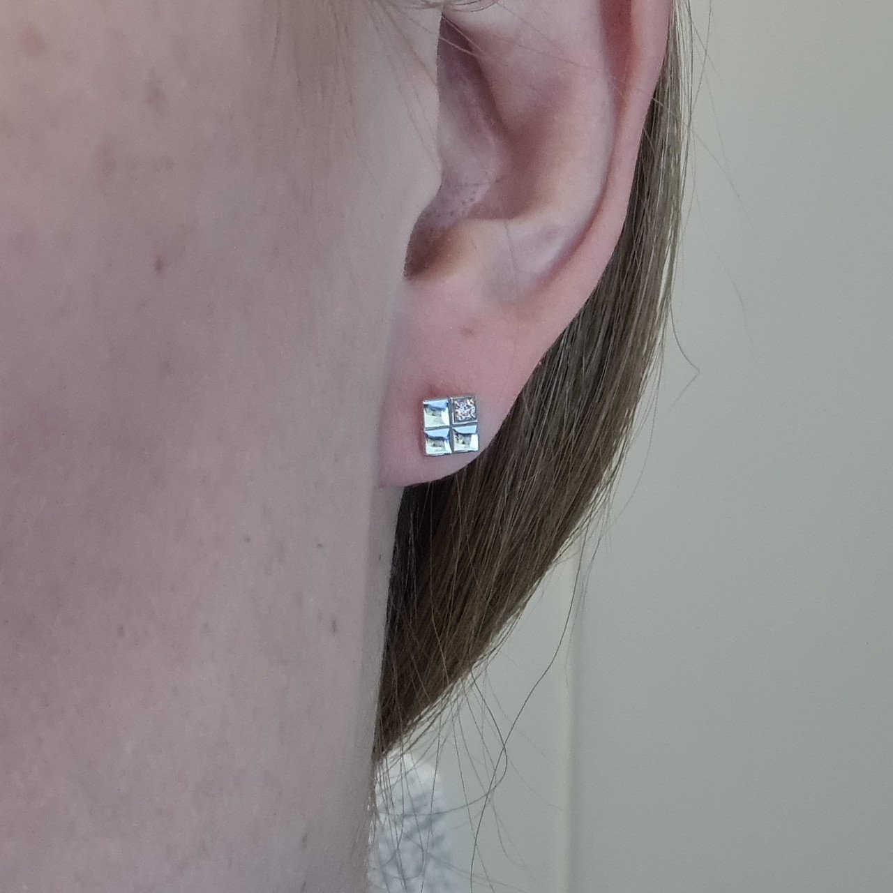 Серьги Deimantas 101103272 1,09гр 0,047ct. купить,NaN