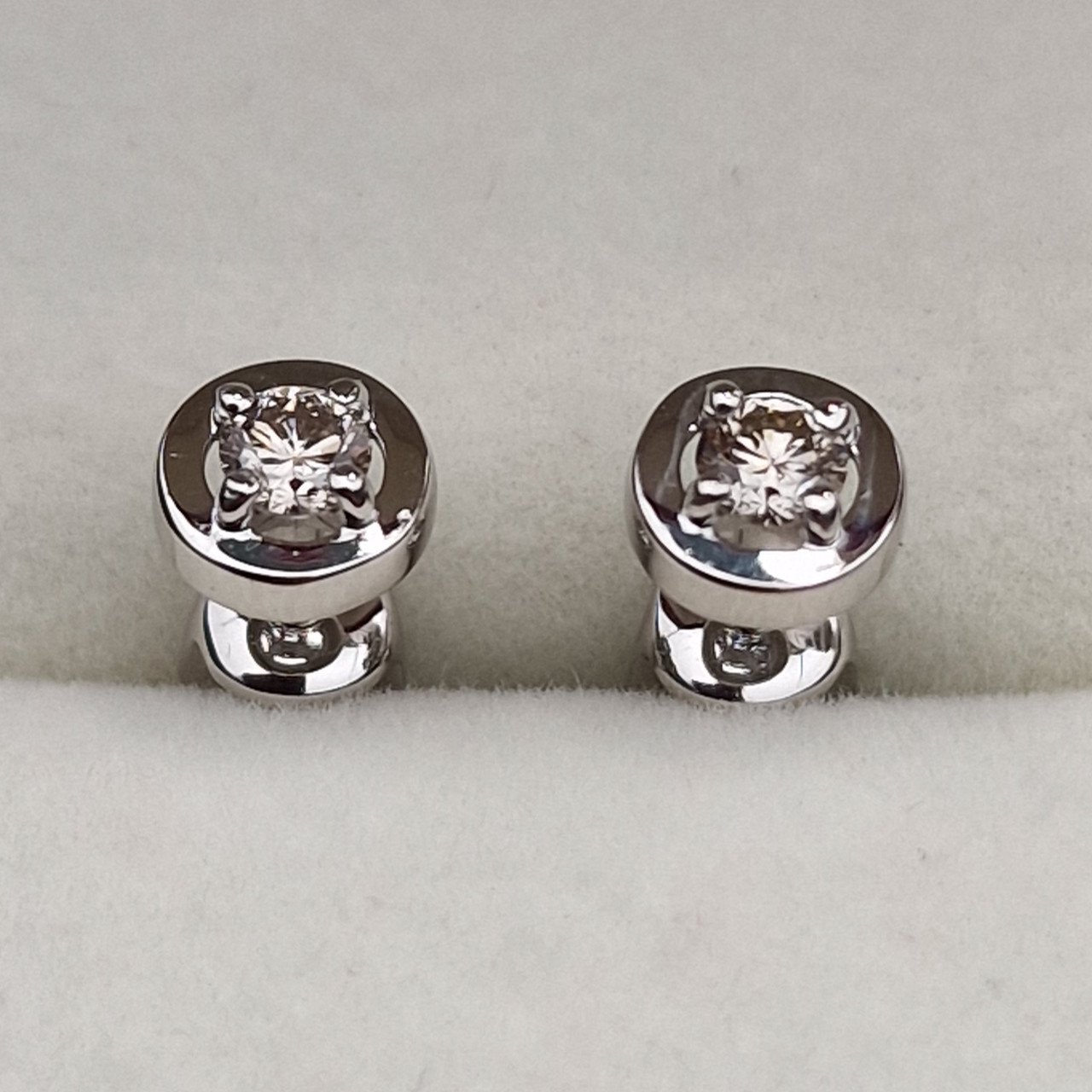 Серьги Deimantas 101103261 1,21гр 0,24ct. купить,NaN