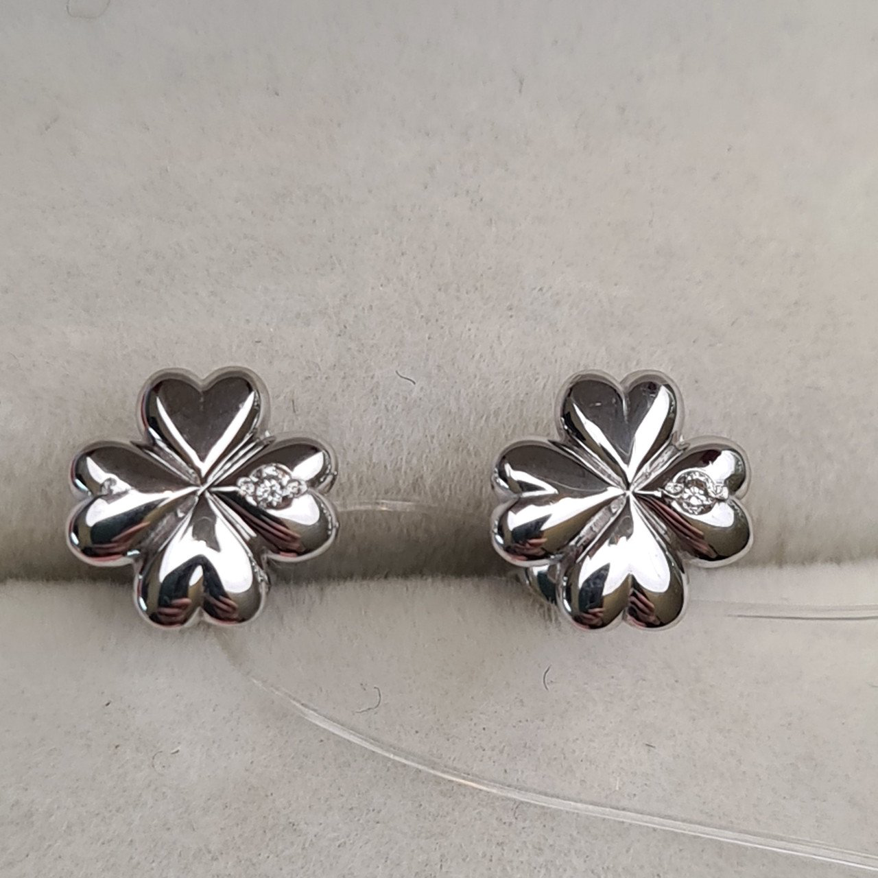 Серьги Deimantas 101103264 1,21гр 0,018ct. купить,NaN