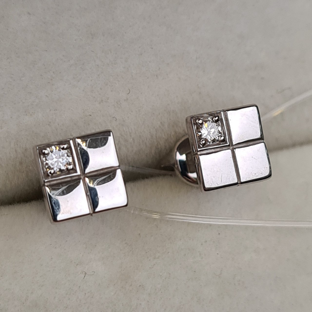 Серьги Deimantas 101103272 1,09гр 0,047ct. купить,NaN