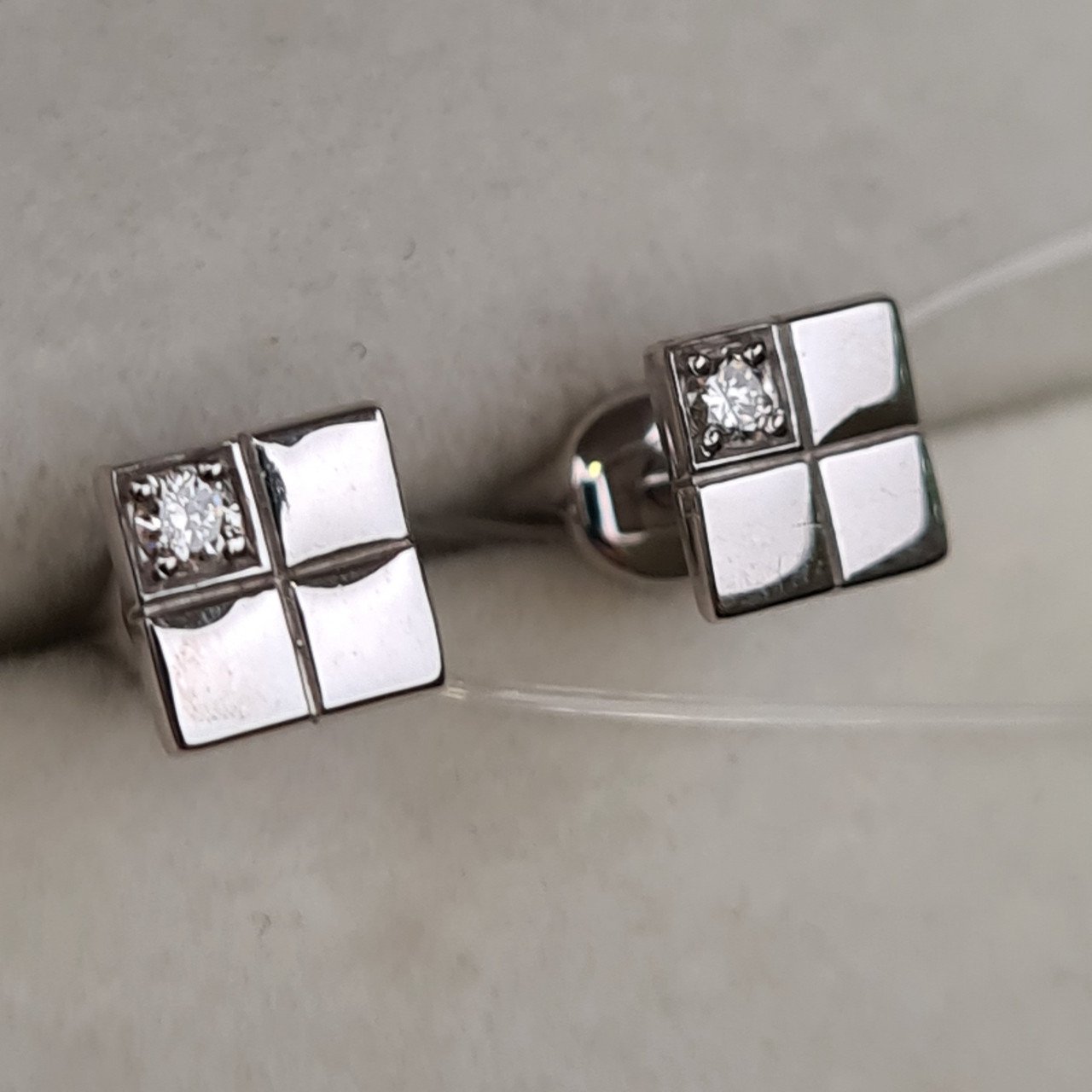 Серьги Deimantas 101103272 1,09гр 0,047ct. купить,NaN