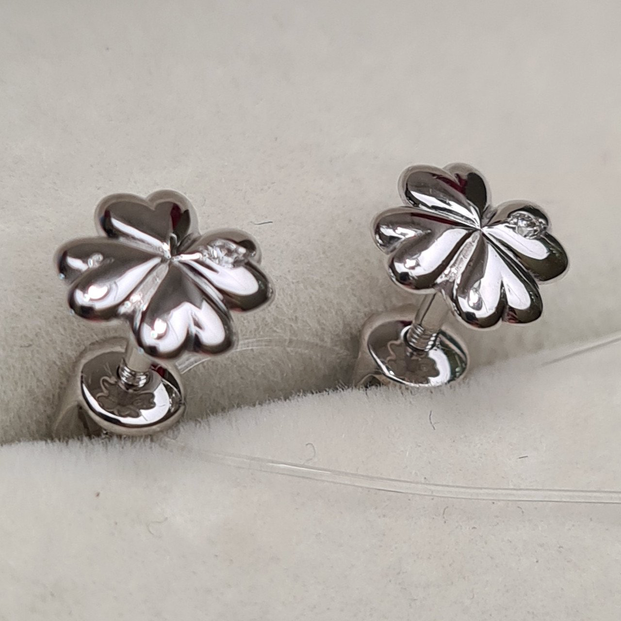 Серьги Deimantas 101103264 1,21гр 0,018ct. купить,NaN