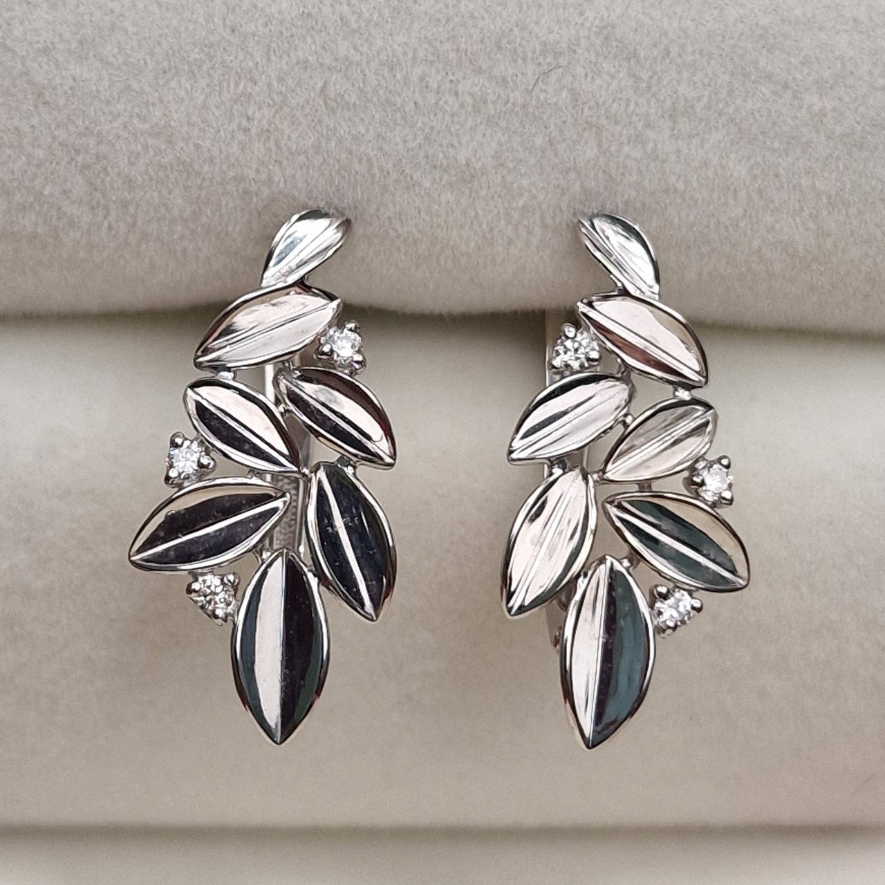 Серьги Deimantas 101103285 2,5гр 0,071ct. купить,NaN