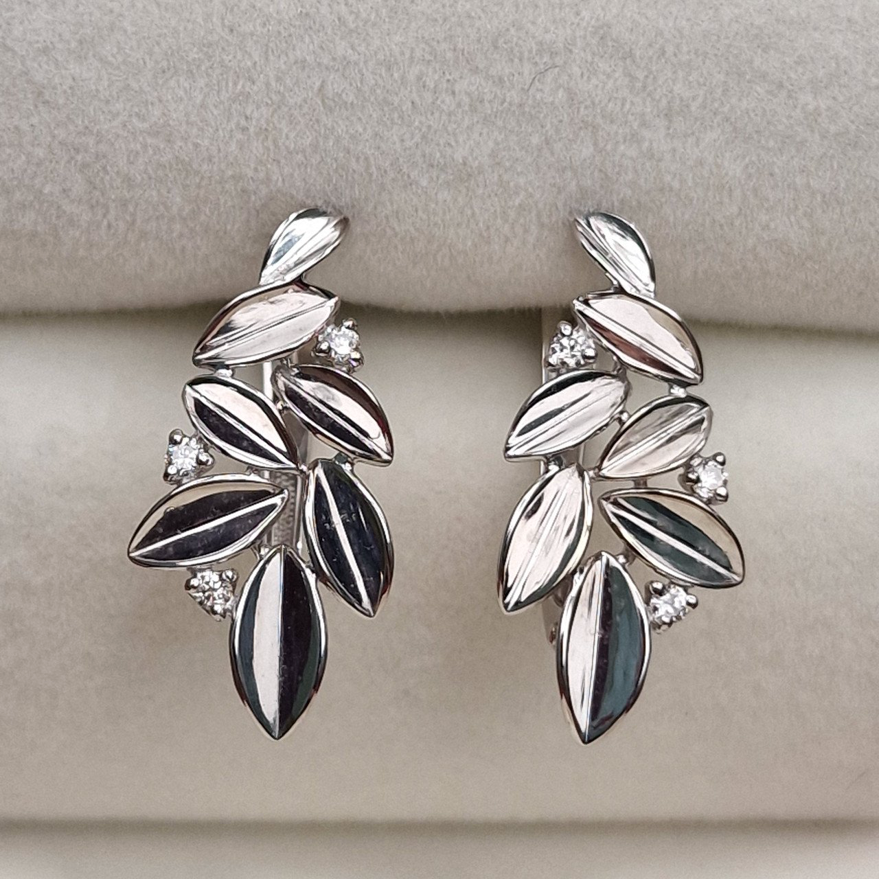 Серьги Deimantas 101103285 2,5гр 0,071ct. купить,NaN
