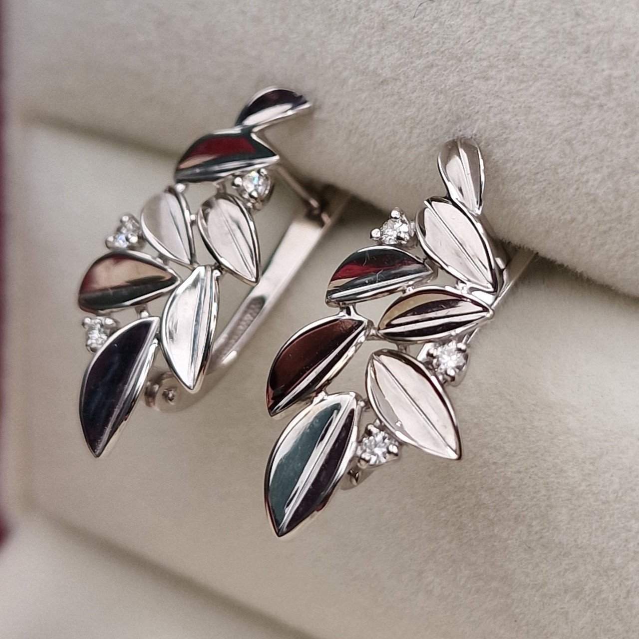 Серьги Deimantas 101103285 2,5гр 0,071ct. купить,NaN