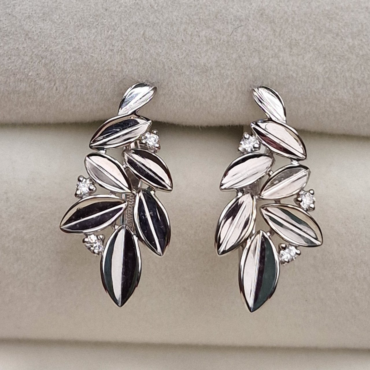 Серьги Deimantas 101103285 2,5гр 0,071ct. купить,NaN