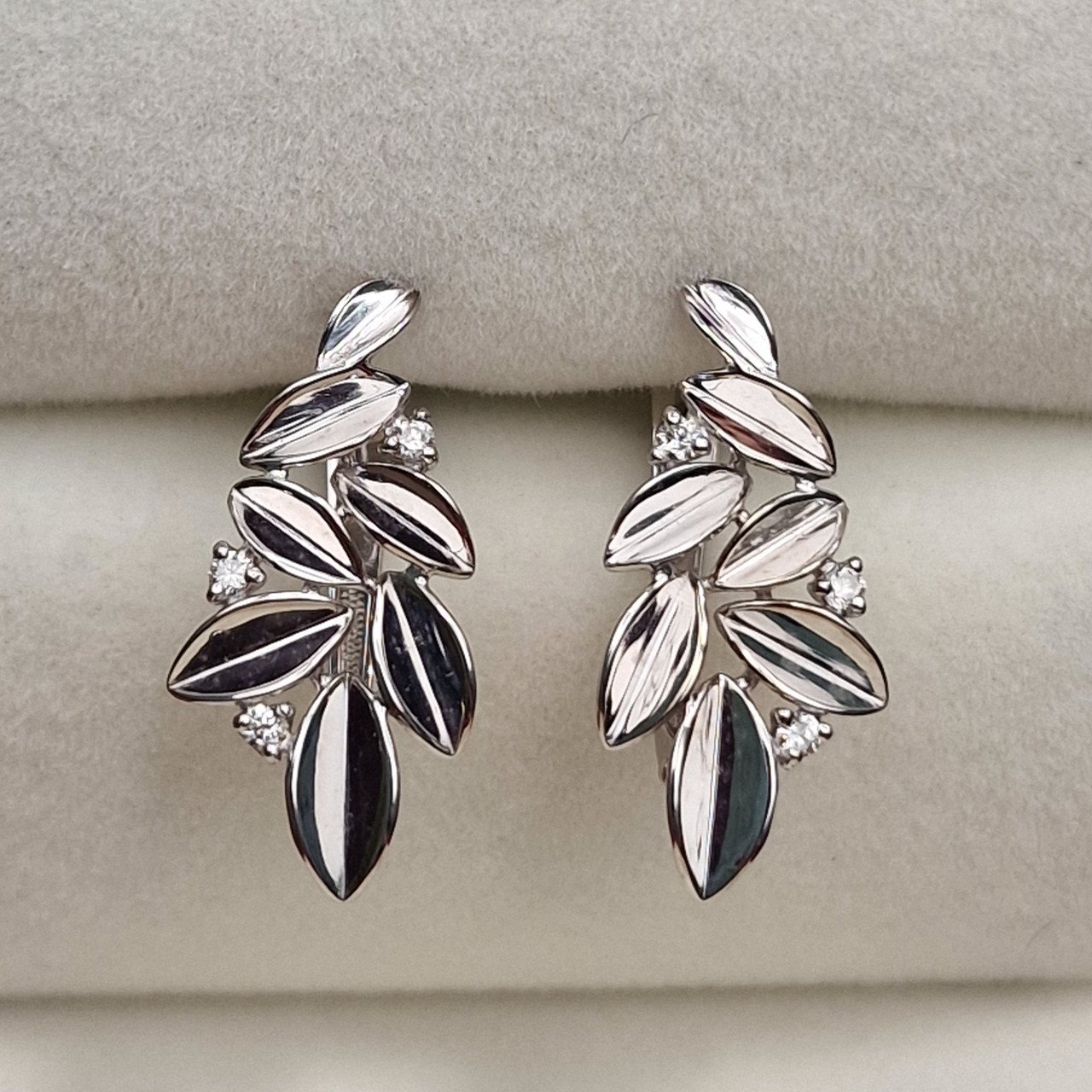 Серьги Deimantas 101103285 2,5гр 0,071ct. купить,NaN