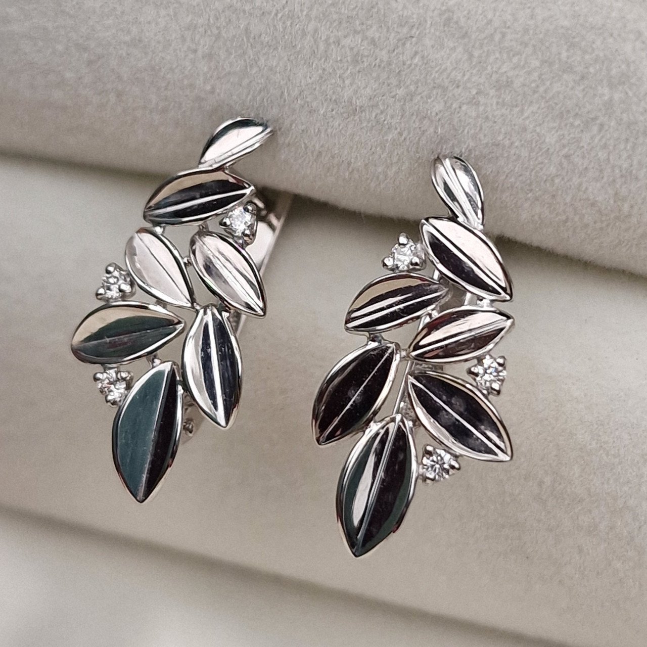 Серьги Deimantas 101103285 2,5гр 0,071ct. купить,NaN