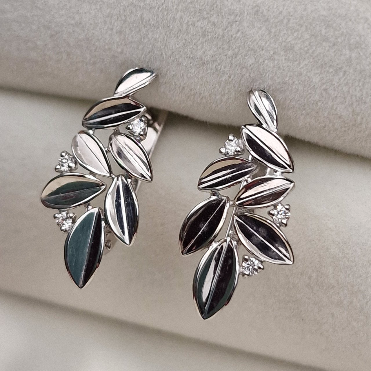 Серьги Deimantas 101103285 2,5гр 0,071ct. купить,NaN