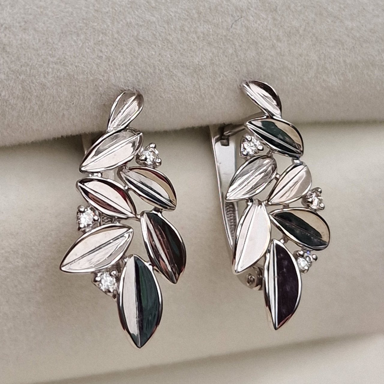 Серьги Deimantas 101103285 2,5гр 0,071ct. купить,NaN