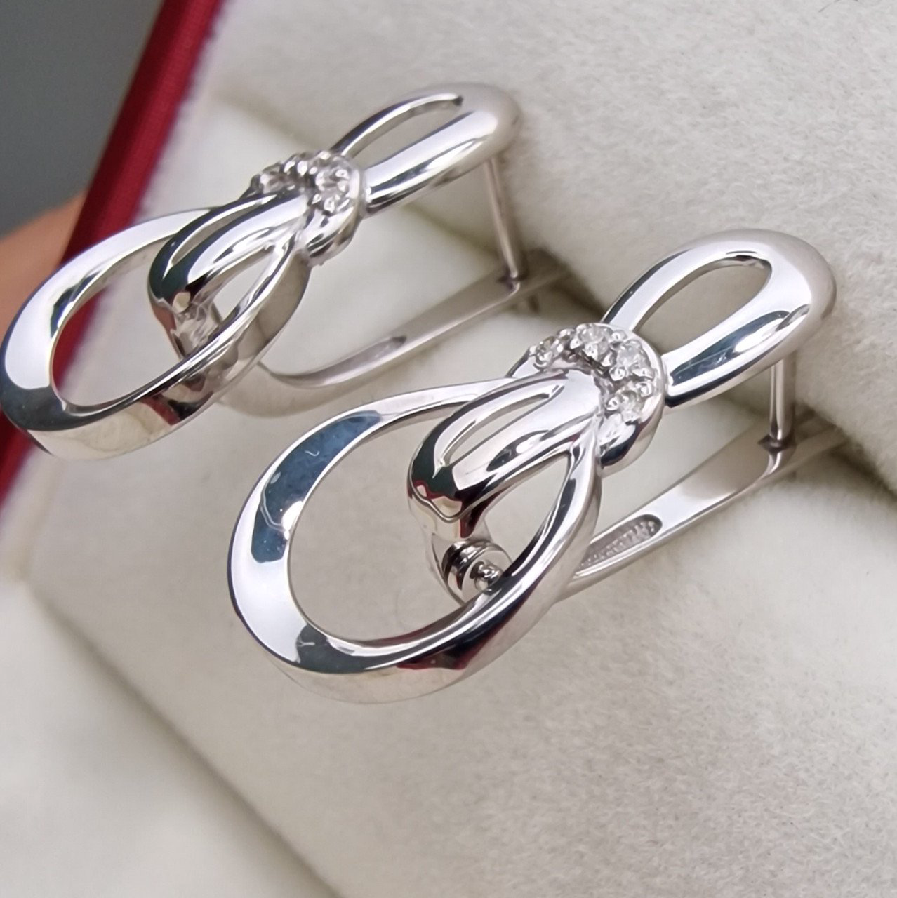 Серьги Deimantas 101103291 2,33гр 0,050ct. купить,NaN