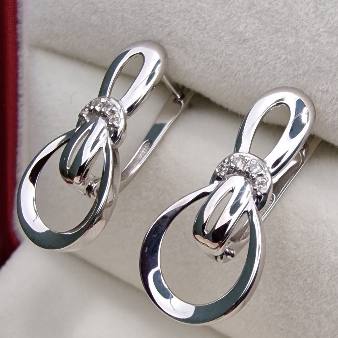 Серьги Deimantas 101103291 2,33гр 0,050ct. купить,NaN