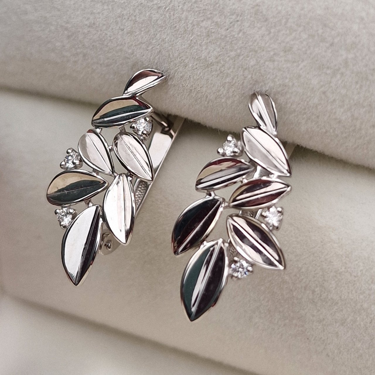 Серьги Deimantas 101103285 2,5гр 0,071ct. купить,NaN