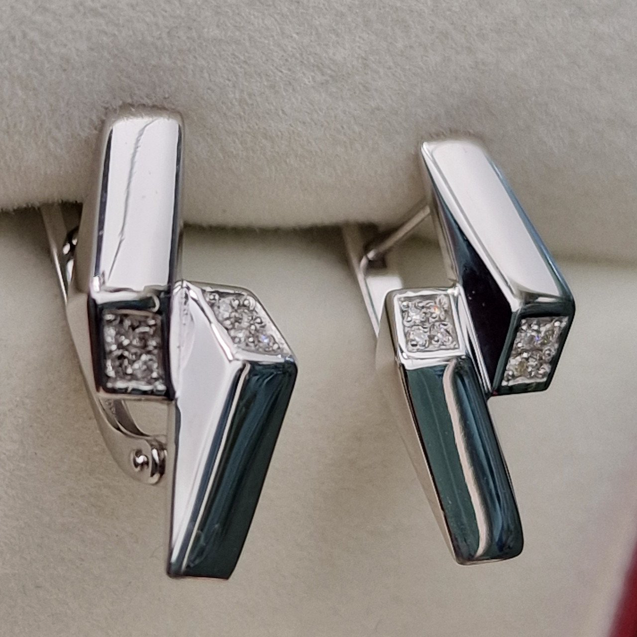 Серьги Deimantas 101103294 16р 2,1гр 0,063ct. купить,NaN