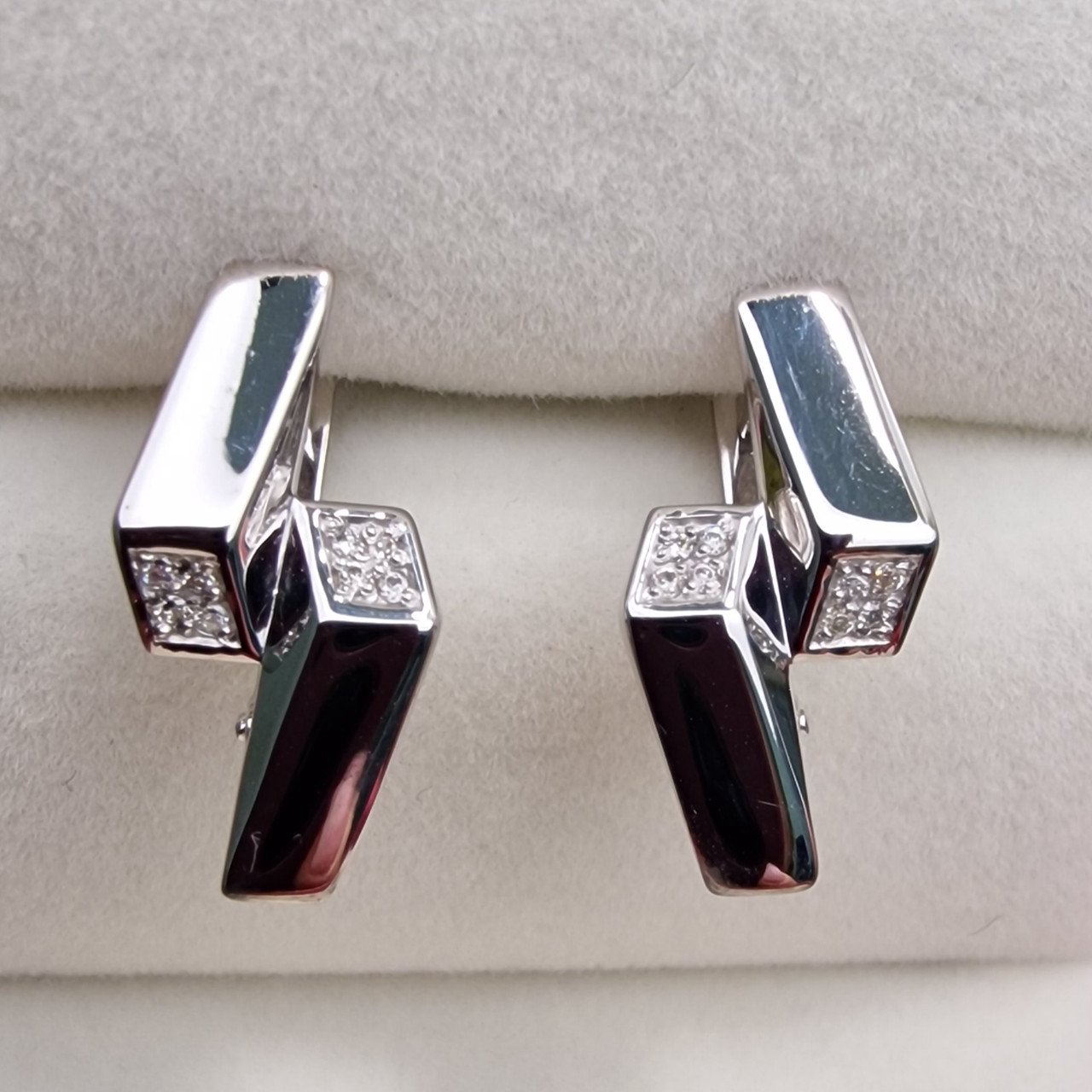 Серьги Deimantas 101103294 16р 2,1гр 0,063ct. купить,NaN
